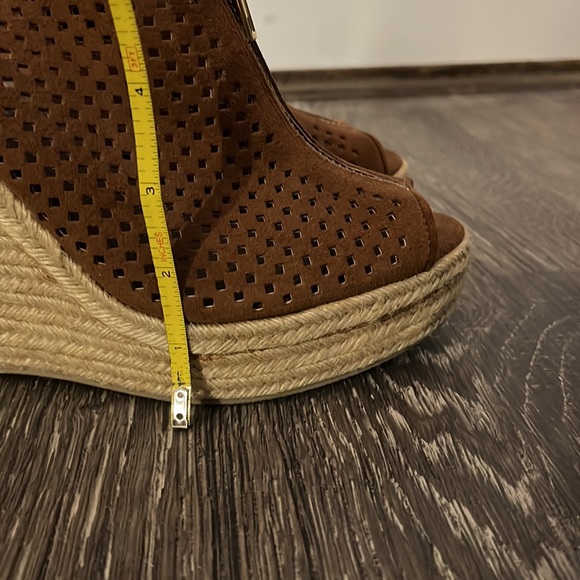 Wedge sandals size 8 - Picture 9 of 10